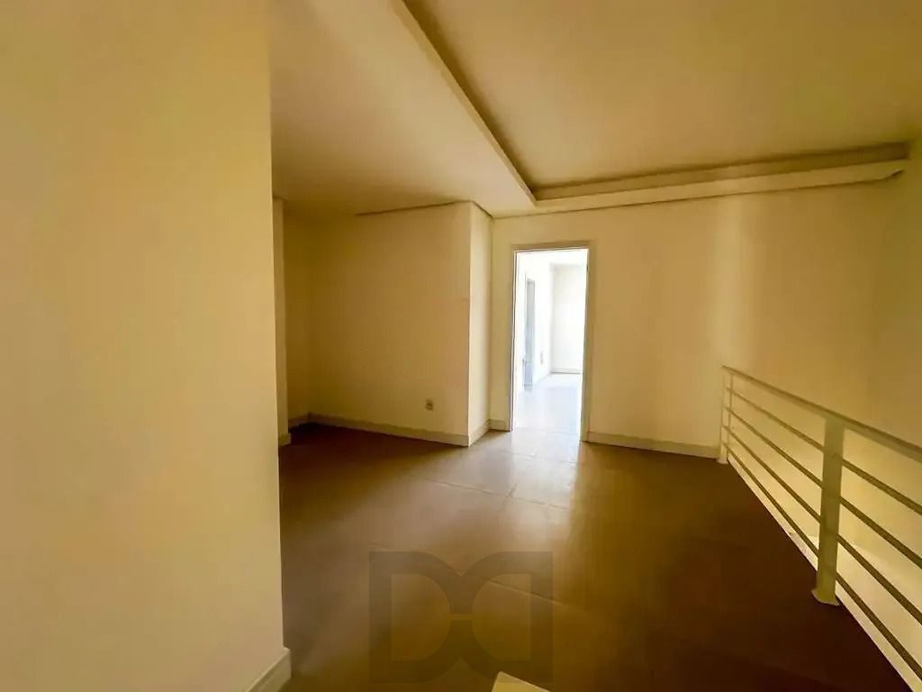 Casa com 3 dormitórios, suíte, churrasqueira, lareira e 2 vagas de garagem. — foto 21