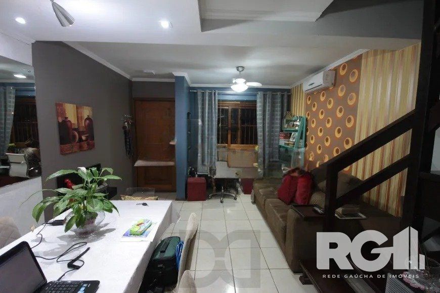 Casa residencial com 3 dormitórios 90m² privativos, e 2 vagas à venda no bairro Parque Santa Fé em Porto Alegre — foto 2