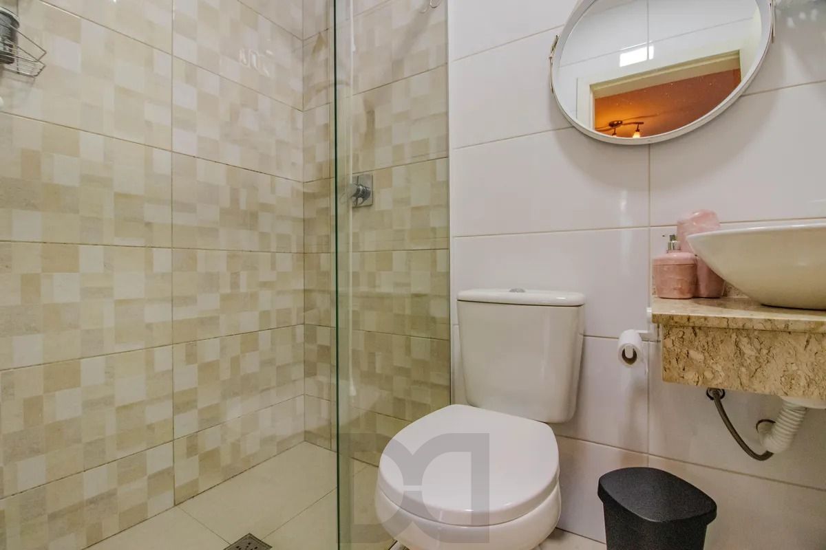 Casa Reformada com 5 Dormitórios e Amplo Pátio — foto 28