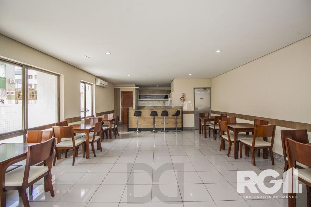 Apartamento com 3 dormitórios, 1 suíte, lavabo, 2 vagas cobertas, semimobiliado, churrasqueira e lareira. — foto 29