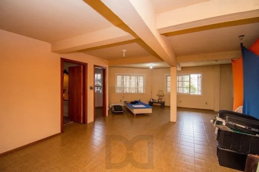 Casa com 3 dormitórios, suíte e amplo pátio com piscina e churrasqueira. — foto 23