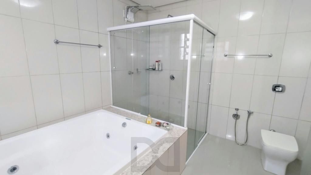 Casa reformada com 3 suítes patio e piscina no bairro Cristo Redentor — foto 14
