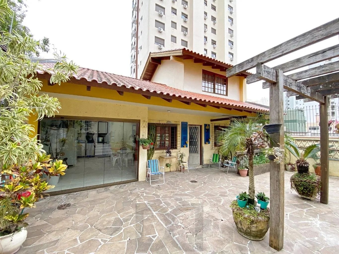 Casa térrea com edícula e salão de festas próximo ao Iguatemi — foto 1