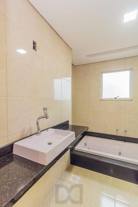 Casa com 3 dormitórios, suíte, lavabo e amplo pátio. — foto 12