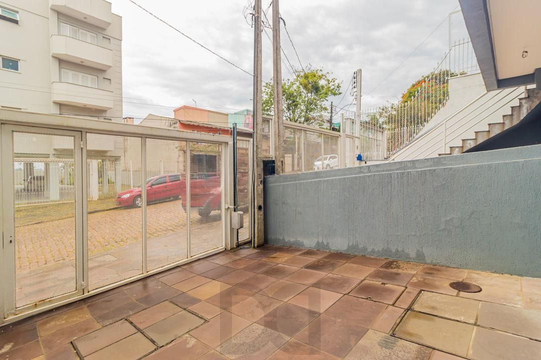 Casa com 3 dormitórios, suíte, lavabo e amplo pátio. — foto 3