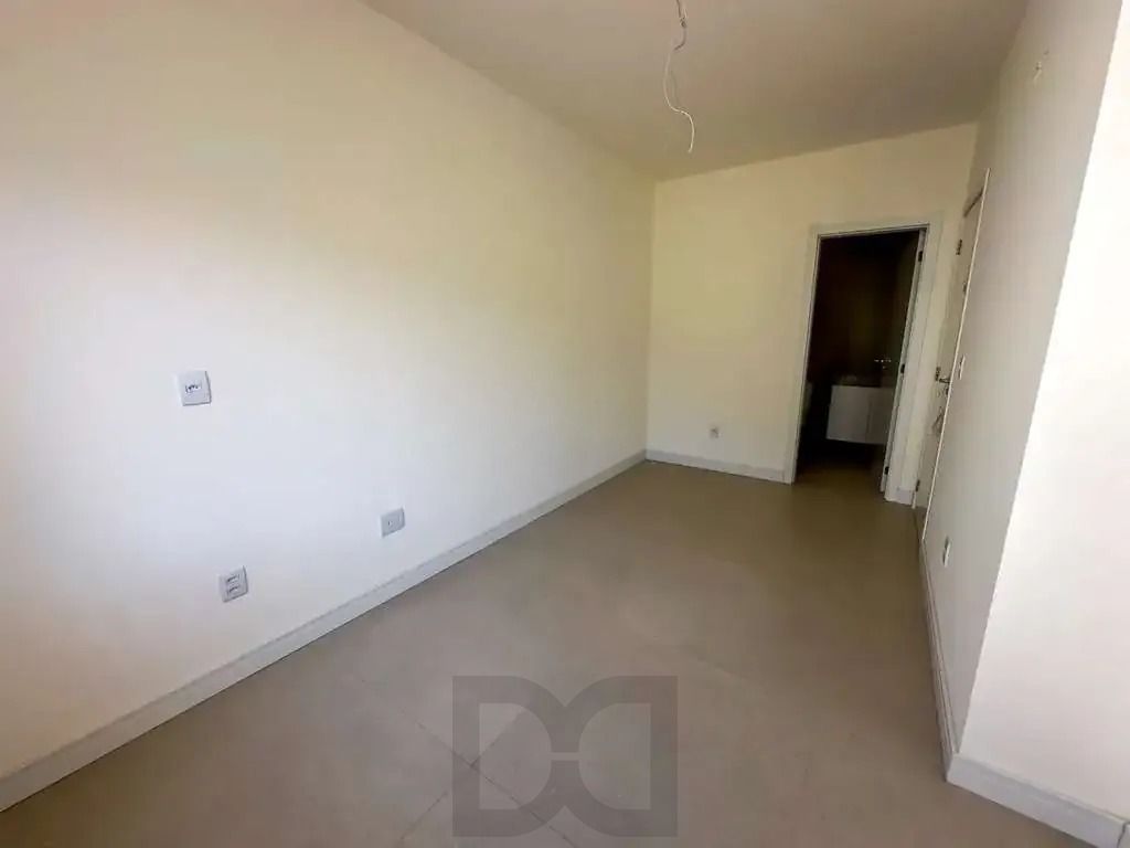 Casa com 3 dormitórios, suíte, churrasqueira, lareira e 2 vagas de garagem. — foto 28
