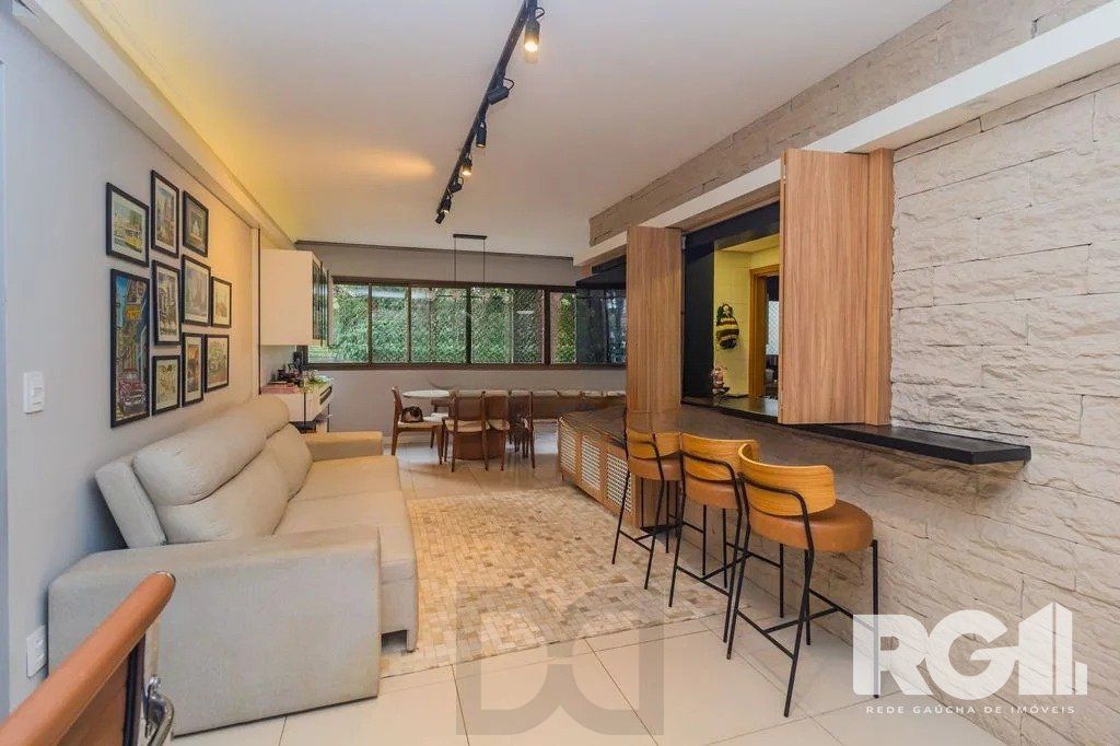 Apartamento com 94m², 3 quartos, 1 suíte, 2 vagas, no bairro Cristo Redentor em Porto Alegre.. — foto 3