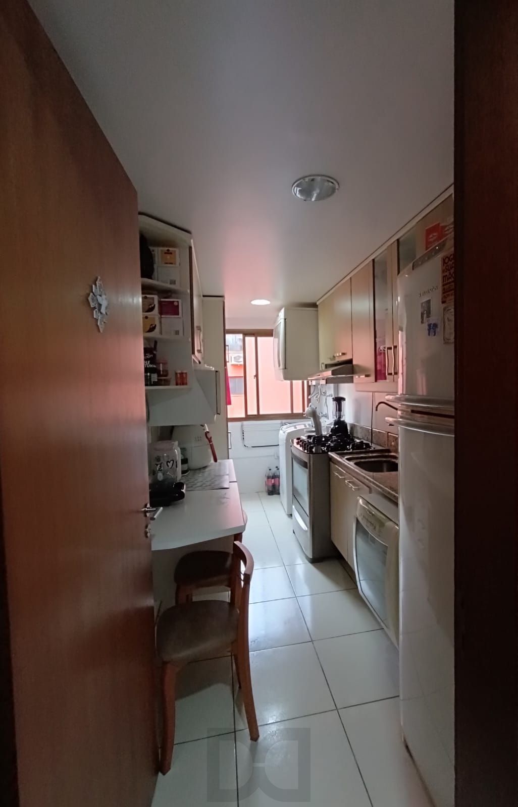 Apartamento semimobiliado com 67,37 m² de área privativa com 3 dormitórios — foto 9