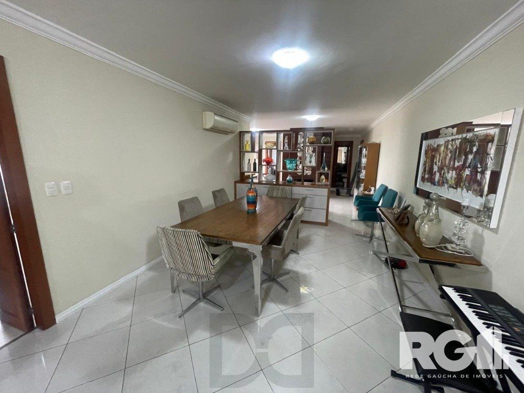 Apartamento com 3 dormitórios, 1 suíte, lavabo, 2 vagas cobertas, semimobiliado, churrasqueira e lareira. — foto 3