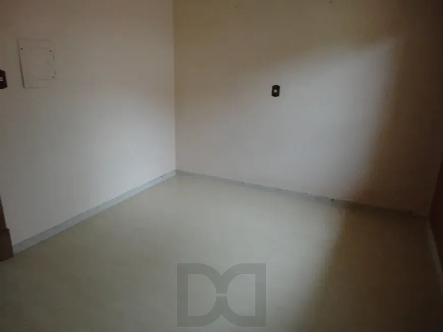Casa com três dormitórios, suíte, piscina e 3 vagas. — foto 10