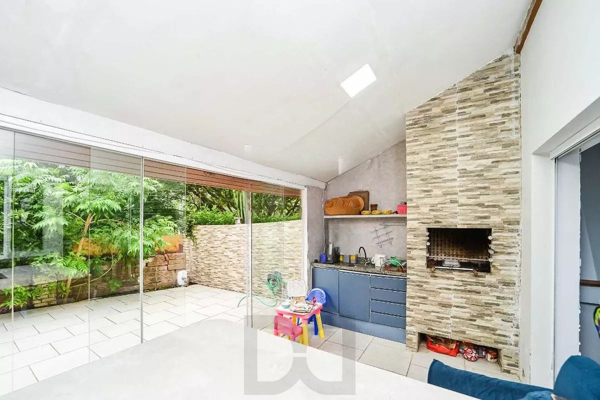 Casa em Condomínio com 3 Quartos, Piscina, Quintal e 2 Vagas — foto 1