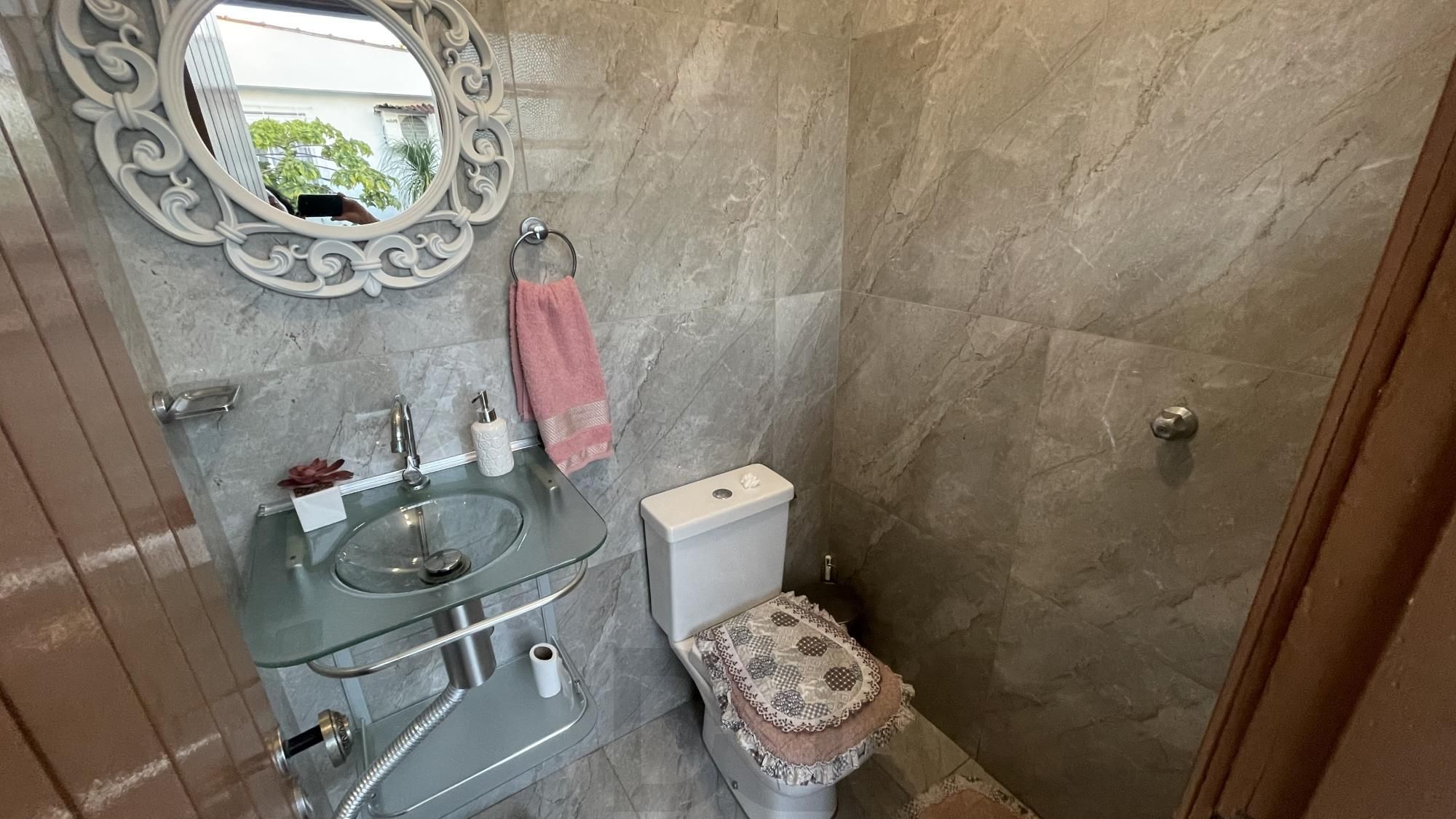 Casa com 3 dormitórios, suíte, churrasqueira, espaço gourmet e amplo pátio. — foto 5