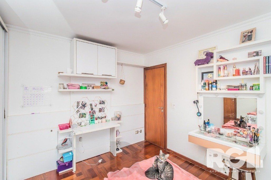 Casa espaçosa com 3 dormitórios, pátio com piscina e 4 vagas — foto 15