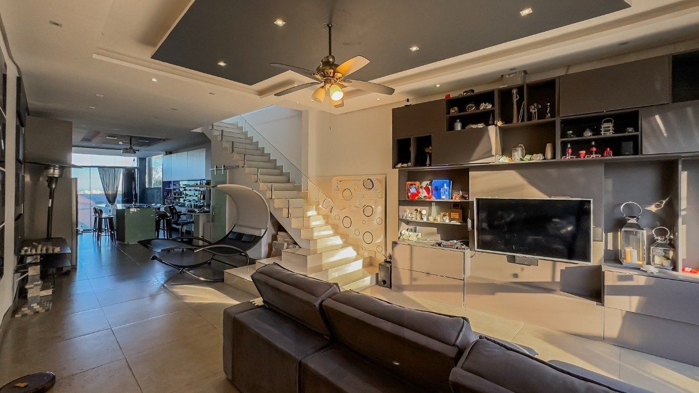 Casa com 3 dormitórios, suíte master e 4 vagas em Chácara das Pedras — foto 1