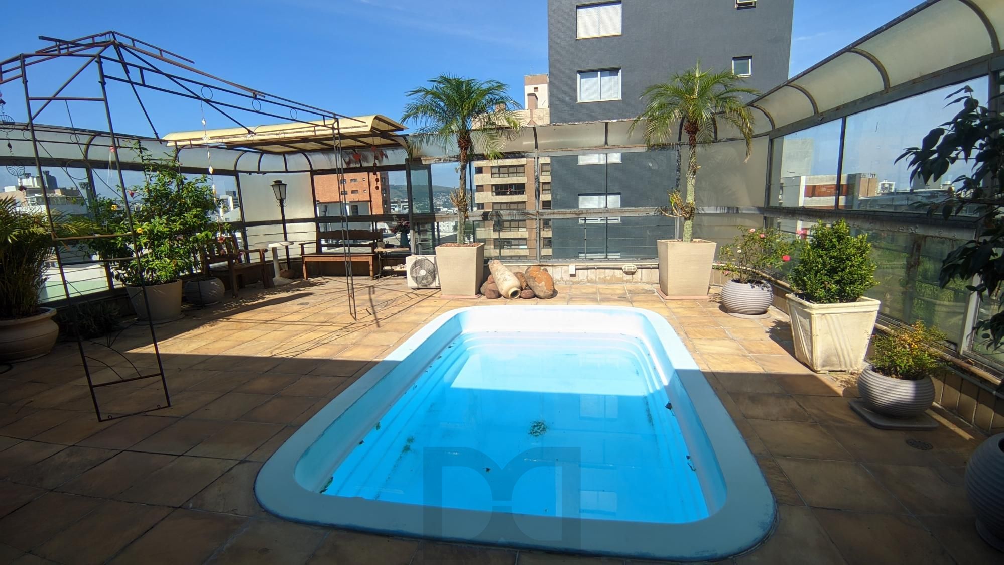 Cobertura com piscina 3 dorm, 2 vagas individuas, no bairro Petrópolis — foto 1
