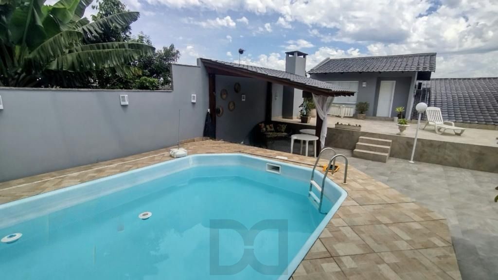 Casa reformada com 3 suítes patio e piscina no bairro Cristo Redentor — foto 1