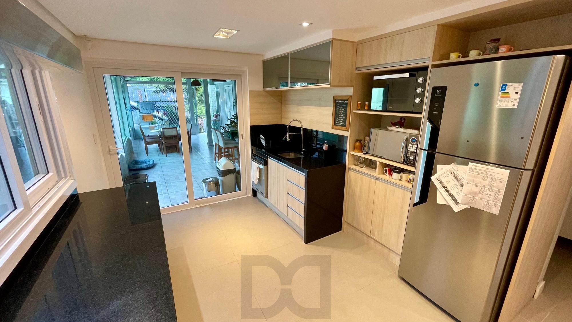 Casa térrea 100% mobiliada com 3 dormitórios, suíte, piscina e 3 vagas. — foto 10