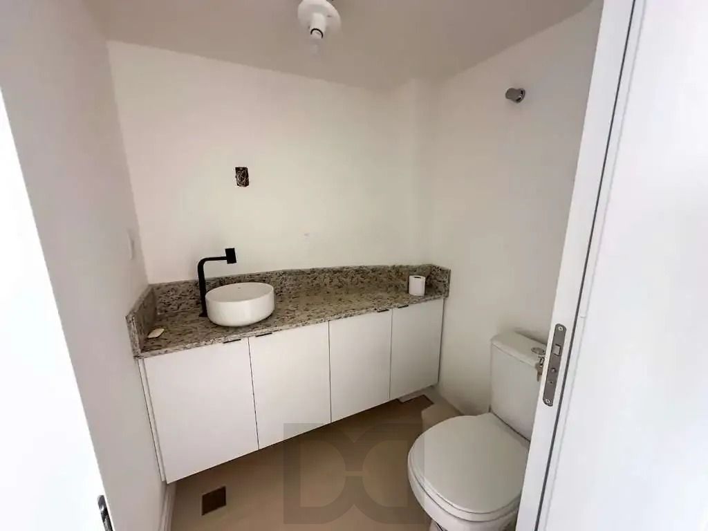 Casa com 3 dormitórios, suíte, churrasqueira, lareira e 2 vagas de garagem. — foto 20