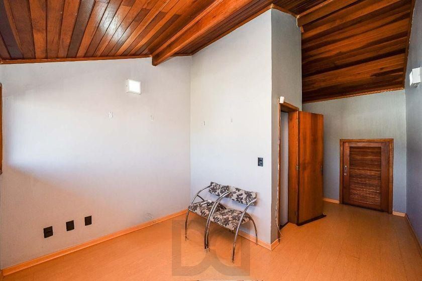 Casa com 3 dormitórios, suíte e churrasqueira. — foto 25