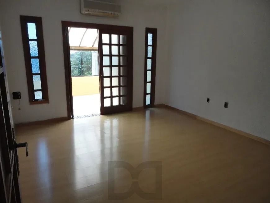 Casa com três dormitórios, suíte, piscina e 3 vagas. — foto 16