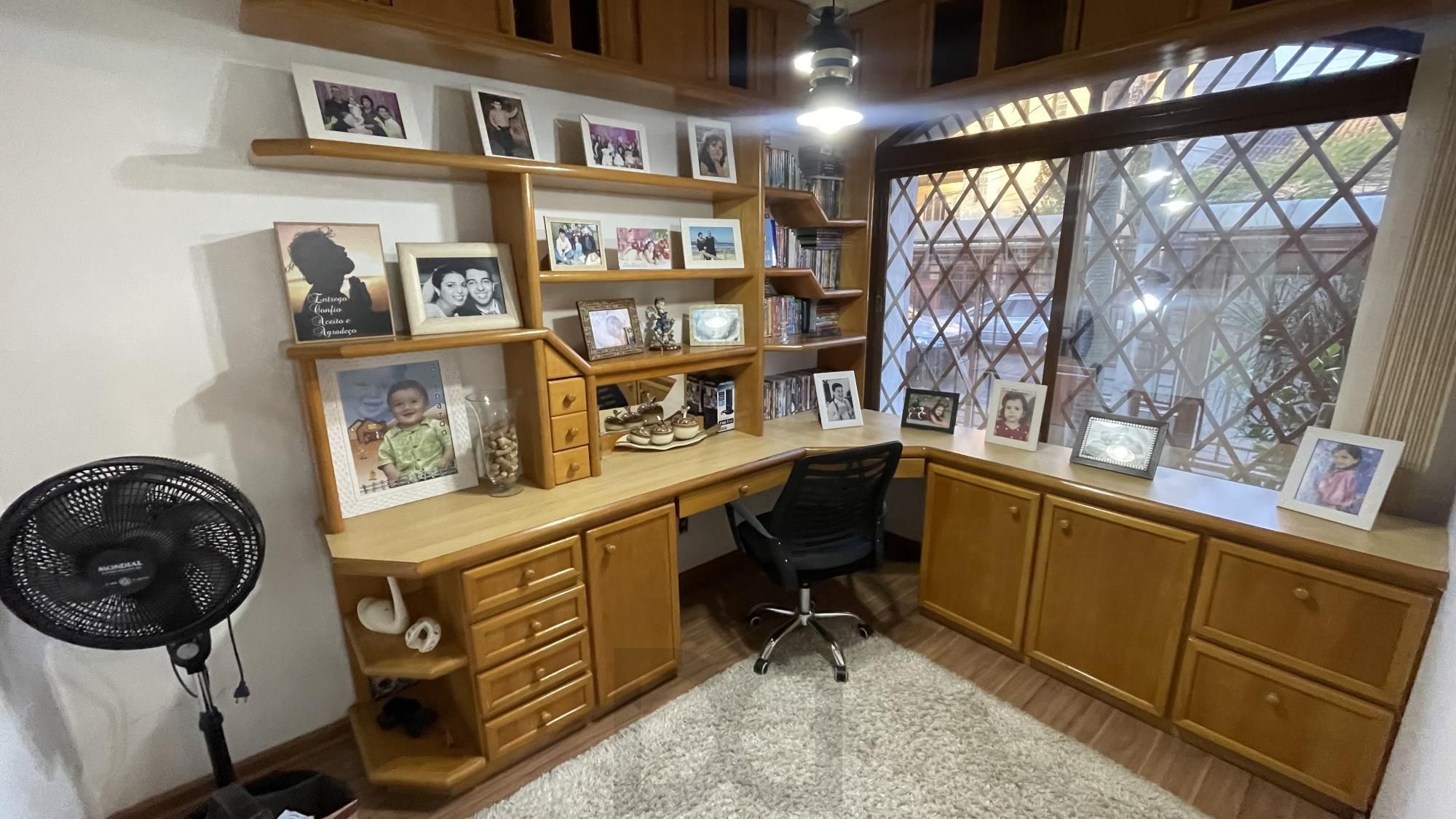 Casa com 3 dormitórios, suíte, churrasqueira, espaço gourmet e amplo pátio. — foto 30