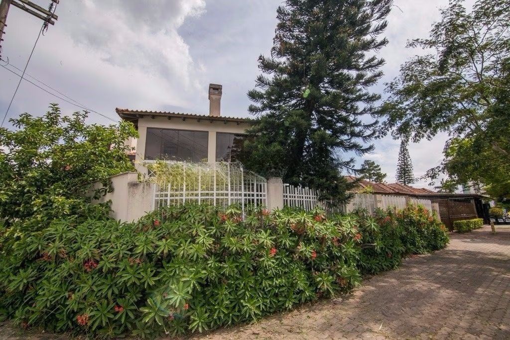 Casa de esquina com 6 dormitórios, 430m², piscina, 4 vagas — foto 34