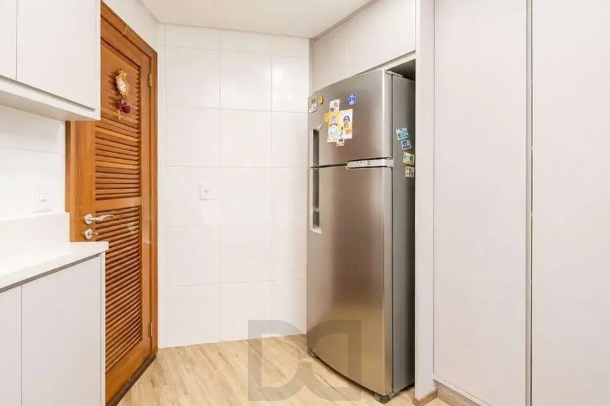 Casa com 3 dormitórios, suíte, churrasqueira e piscina. — foto 6