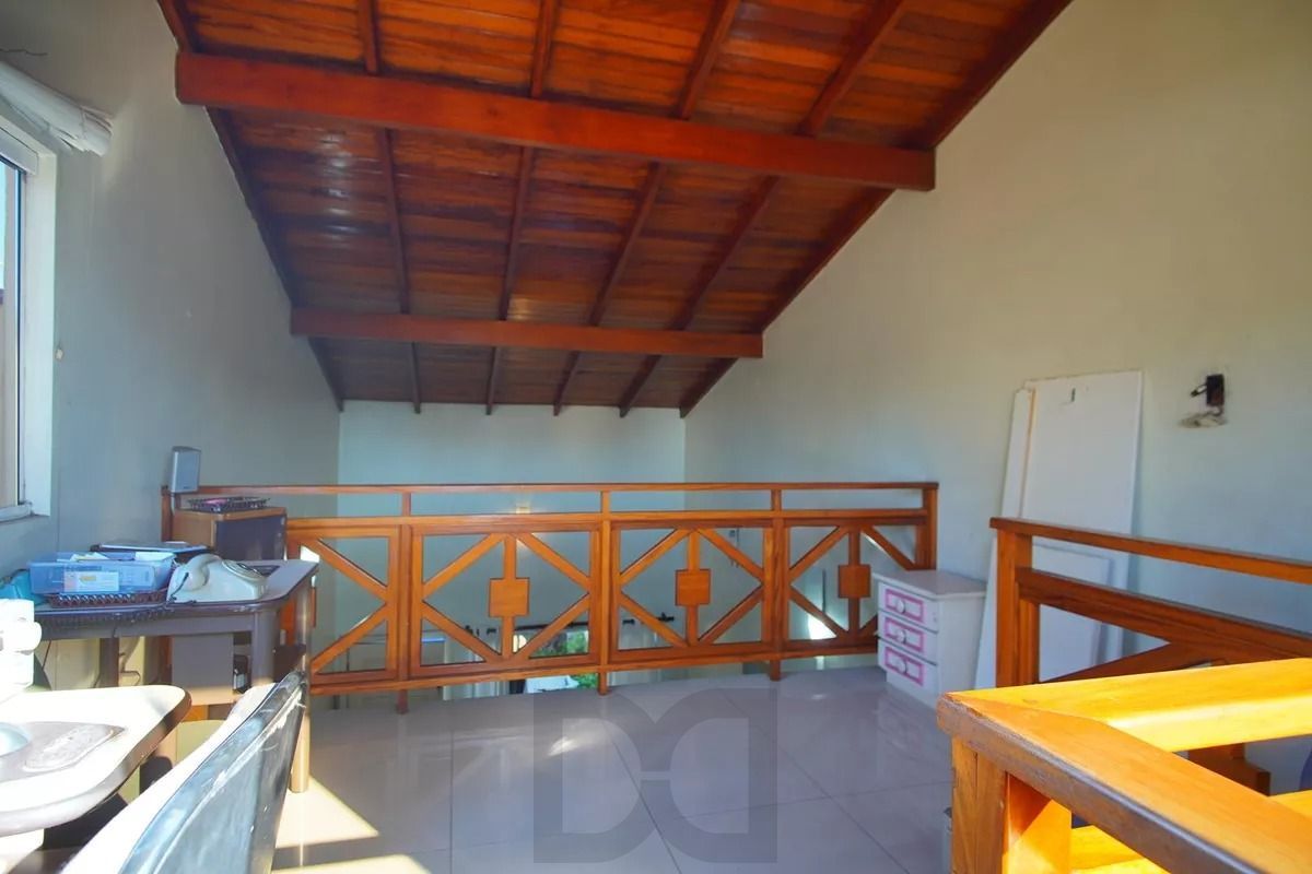 Casa Térrea com 5 dormitórios, Amplo Terreno de 300m² - Bairro Santa Rosa — foto 5