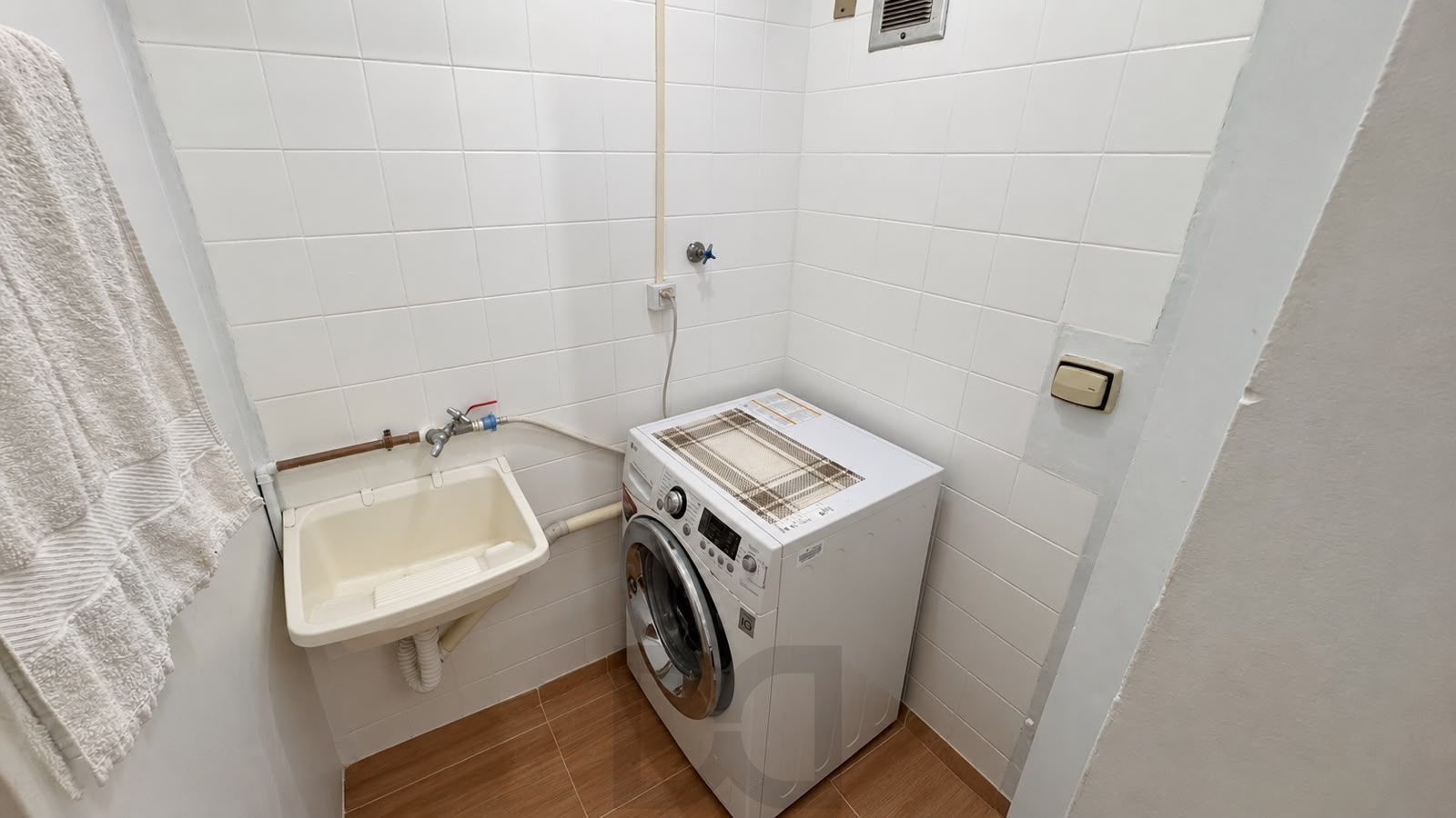 Apartamento de 70m² com 2 dormitórios, garagem coberta, com ótima localização. — foto 4