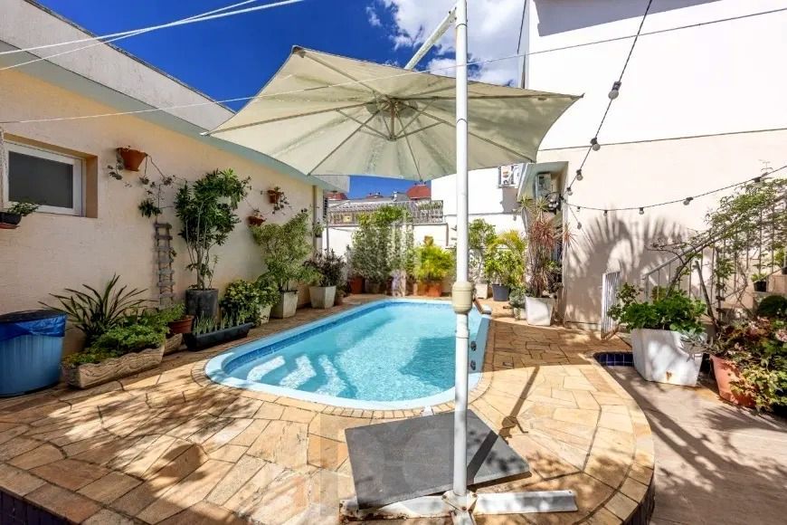 Casa térrea, 160 m² privativos, patio com piscina, no Bairro São Sebastião. — foto 4
