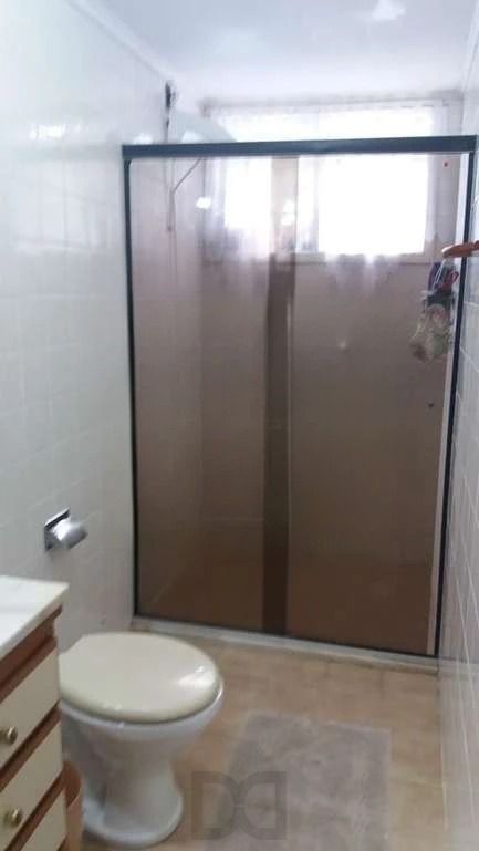 Casa com 3 dormitórios, suíte, churrasqueira e amplo pátio. — foto 4