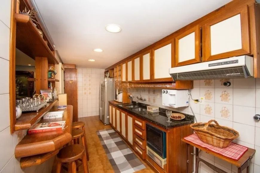 Casa com 3 dormitórios, suíte e amplo pátio com piscina e churrasqueira. — foto 17