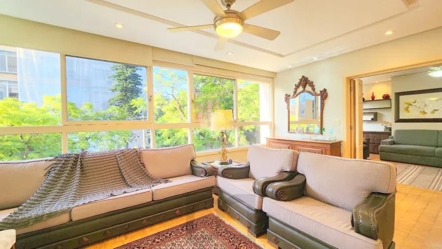 Apartamento 3 dormitórios, suíte, semimobiliado e duas vagas de garagem. — foto 2