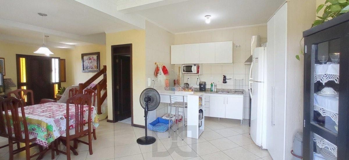 Casa com 4 dormitórios, sótão e amplo pátio próxima ao Hospital Cristo Redentor — foto 5