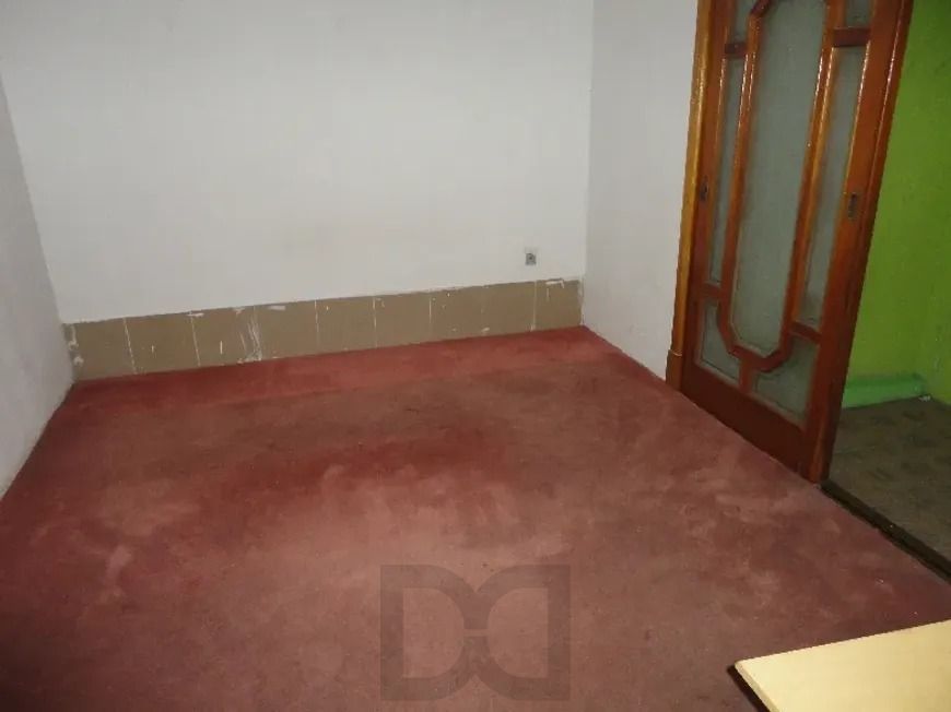 Casa com três dormitórios, suíte, piscina e 3 vagas. — foto 9