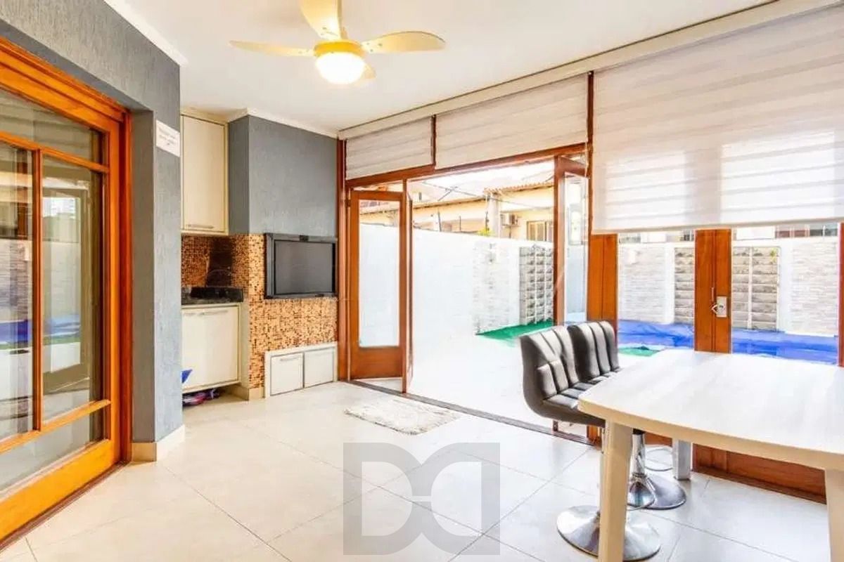 Casa com 3 dormitórios, suíte, churrasqueira e piscina. — foto 7