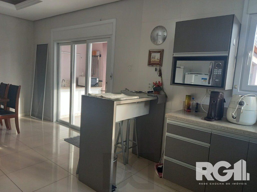 Casa à Venda com 3 Dormitórios, Suíte com Closet e Garagem para 10 Carros — foto 11