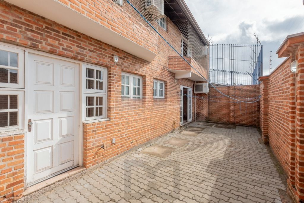 Casa com 4 dormitórios, suíte, churrasqueira e 4 vagas — foto 4