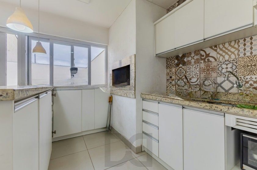 Casa com pátio e churrasqueira em frente à praça – Jardim Sabará — foto 4