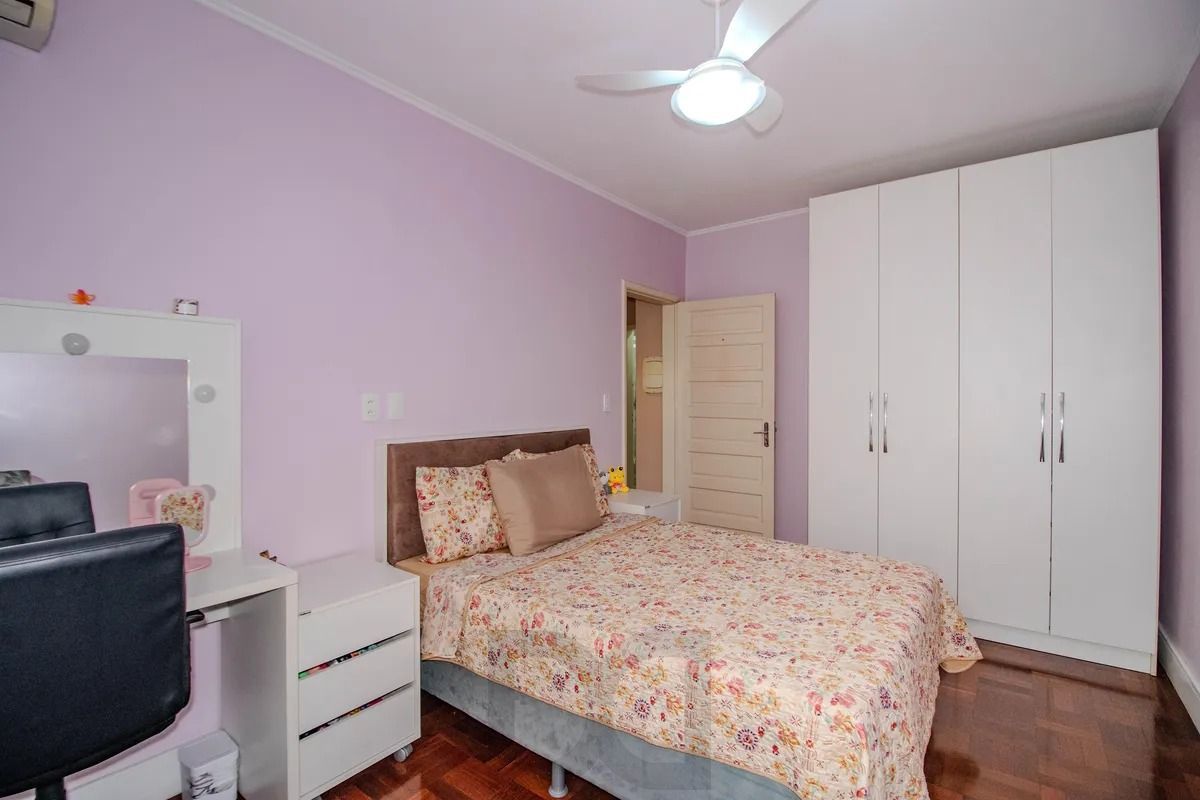 Casa Reformada com 5 Dormitórios e Amplo Pátio — foto 20