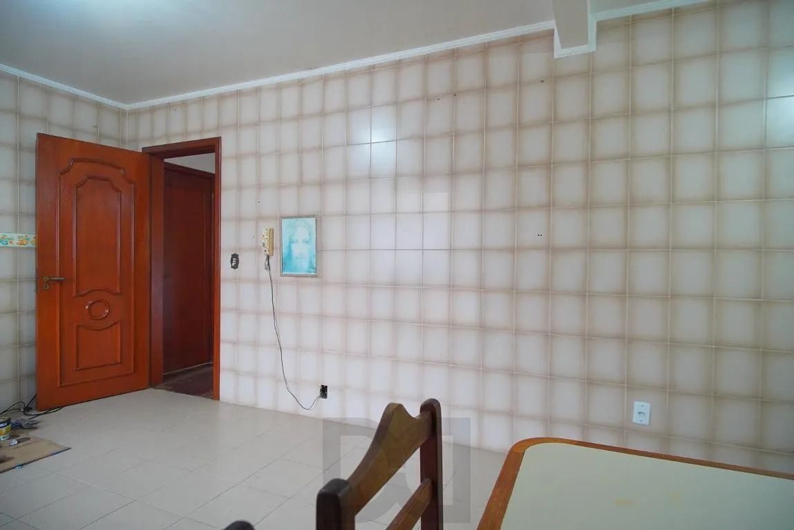 Casa com 4 Dormitórios e Amplo Pátio no Passo D’Areia — foto 10
