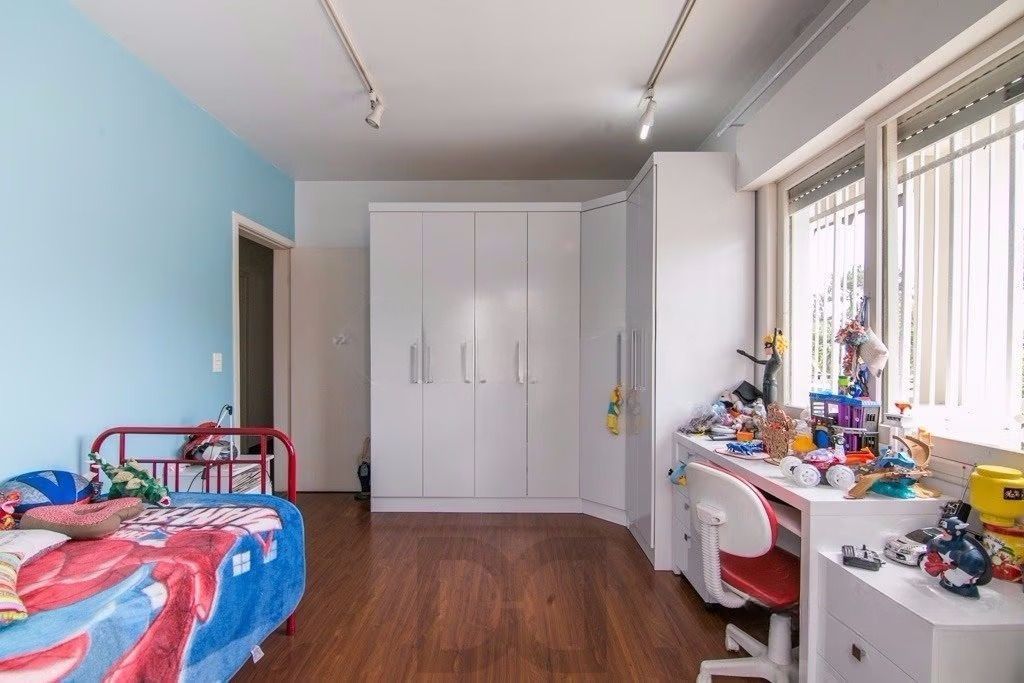 Casa de esquina com 6 dormitórios, 430m², piscina, 4 vagas — foto 22