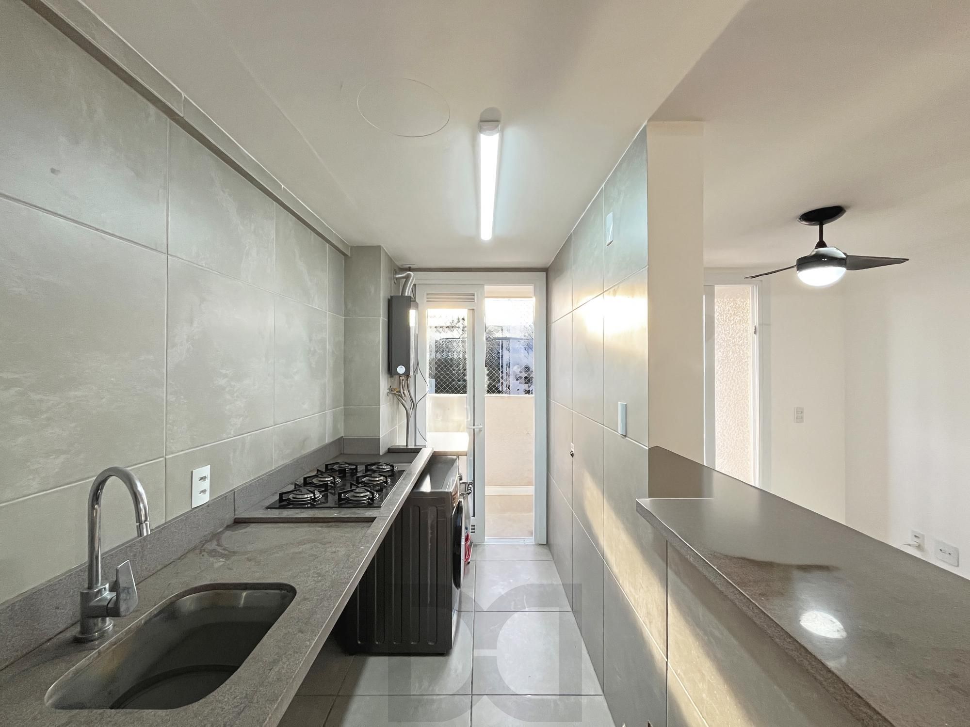 Apartamento de 2 dormitórios, sacada e churrasqueira e vaga coberta. — foto 6