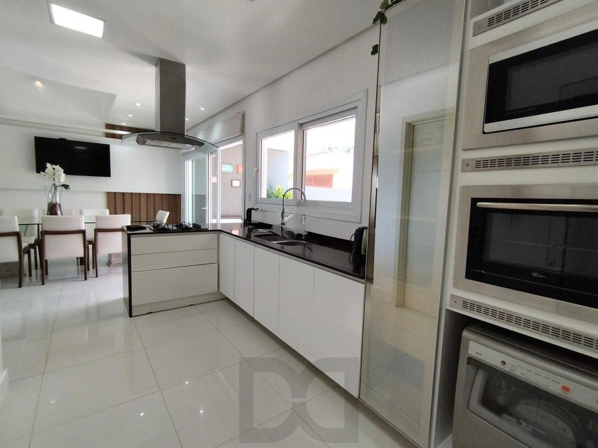 Casa/ sobrado com mobilia de qualidade, 3 suítes, piscina e 4 vagas de garagem — foto 10