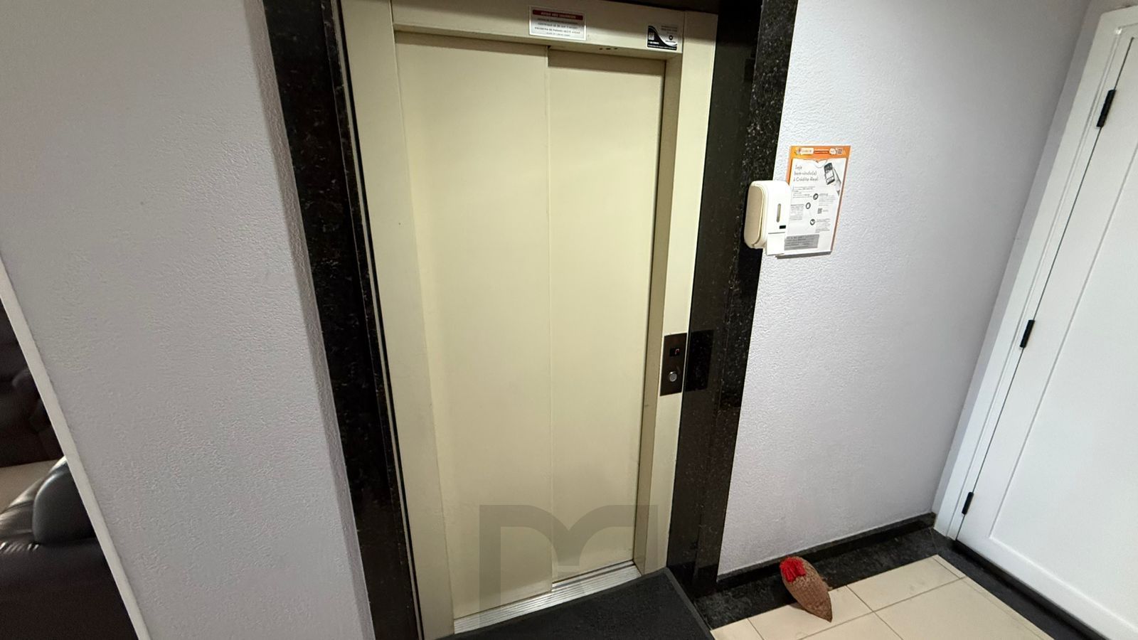 Apartamento de 2 dormitórios com suíte e churrasqueira no Bairro Cristo Redentor — foto 13