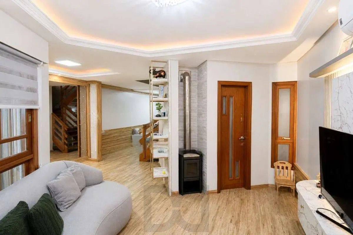 Casa com 3 dormitórios, suíte, churrasqueira e piscina. — foto 3