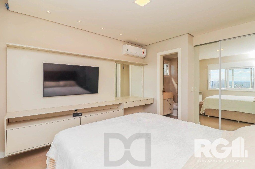 Apartamento com 3 Dormitórios, Suíte e Vaga Dupla – Andar Alto — foto 17