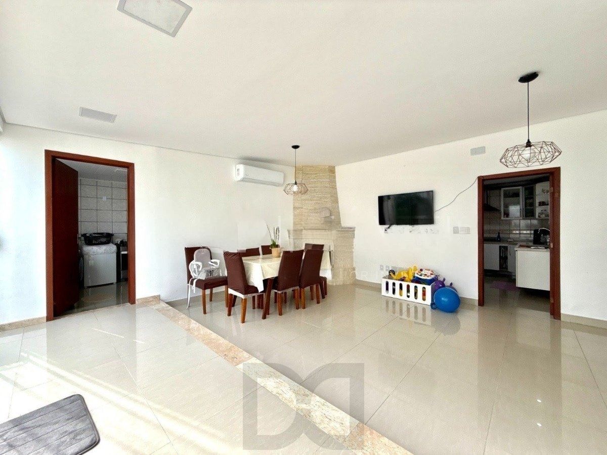 Casa ampla com 4 dormitórios, suíte e área de lazer- Passo da Areia — foto 13