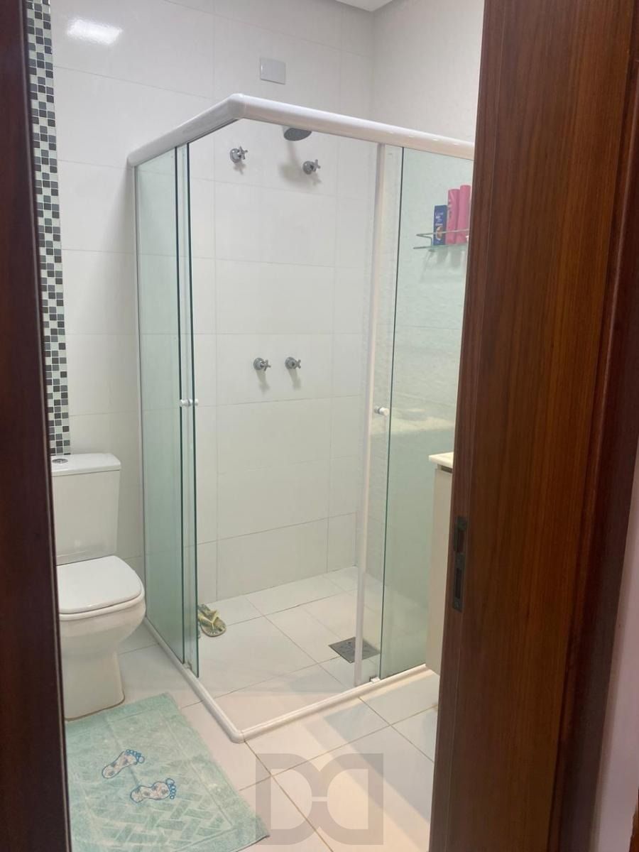 Casa com 3 dormitórios, suíte e churrasqueira. — foto 8