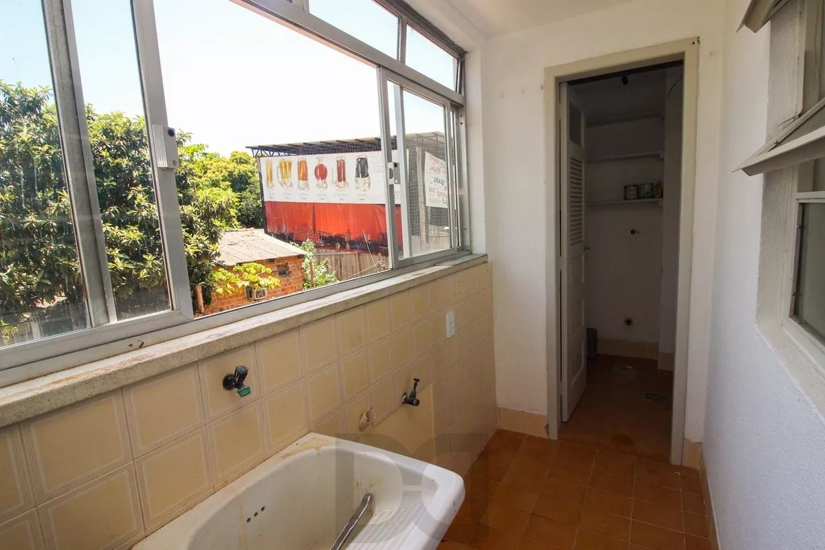Apartamento com 2 dormitórios, banheiro auxiliar e 2 vagas cobertas. — foto 26